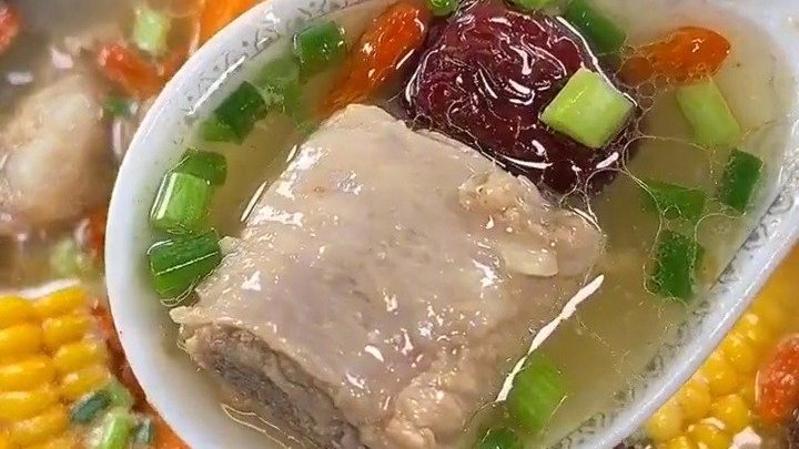 &nbsp;做一道玉米胡萝卜山药排骨汤,瞬间可以喝三碗 !