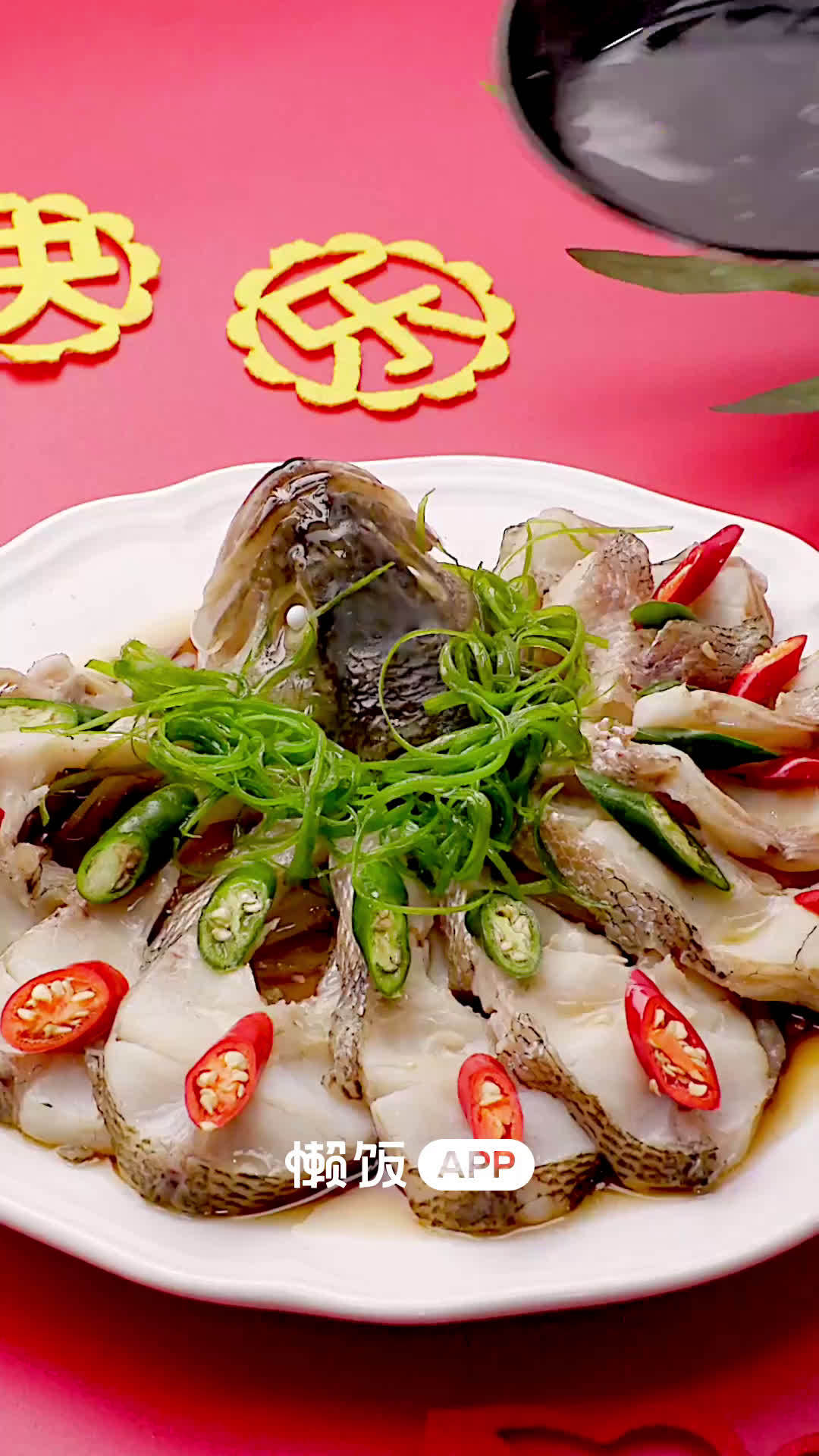#美食武汉#【清蒸鲈鱼】好看又好吃的清蒸鲈鱼～鱼肉嫩滑,味道鲜美!!餐桌怎么能少得了鱼呢做