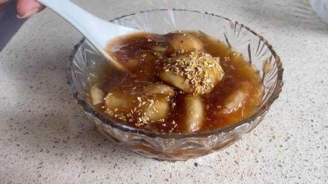 【下雪天,来一碗热乎乎的#糖芋苗#,绝了!】“糖芋苗如它的名字一样,寓意着甜甜美美,红糖的