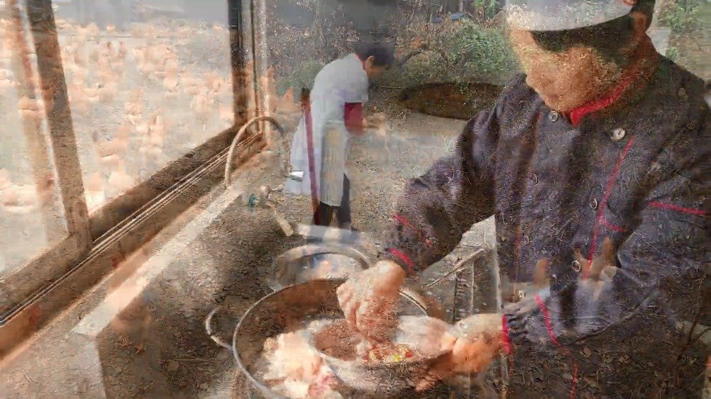 【遇见美丽江西 | 瑞昌特色美食——“山药松针土鸡煲”】“山药松针土鸡煲”是江西省瑞昌市的