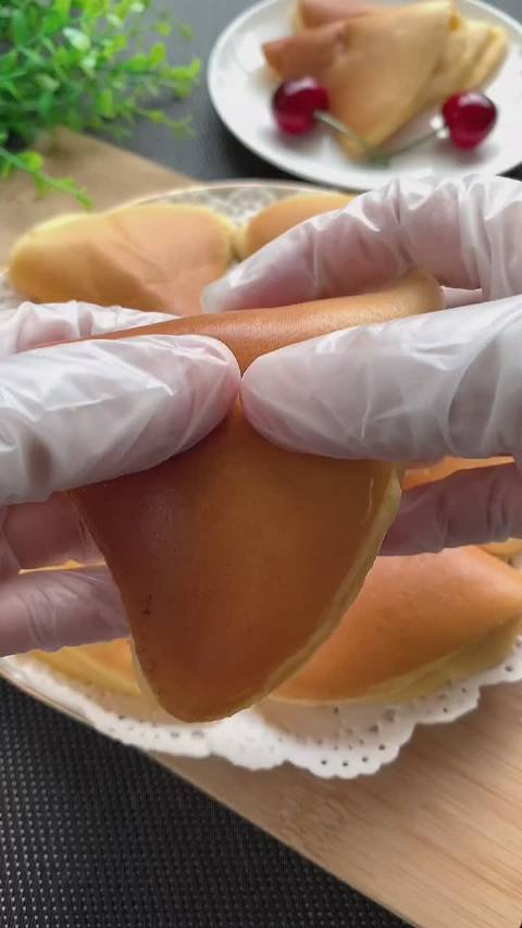 只要一个平底锅就能做蛋糕,不用烤箱或者打蛋器,照样能做蛋糕吃～&nbsp;