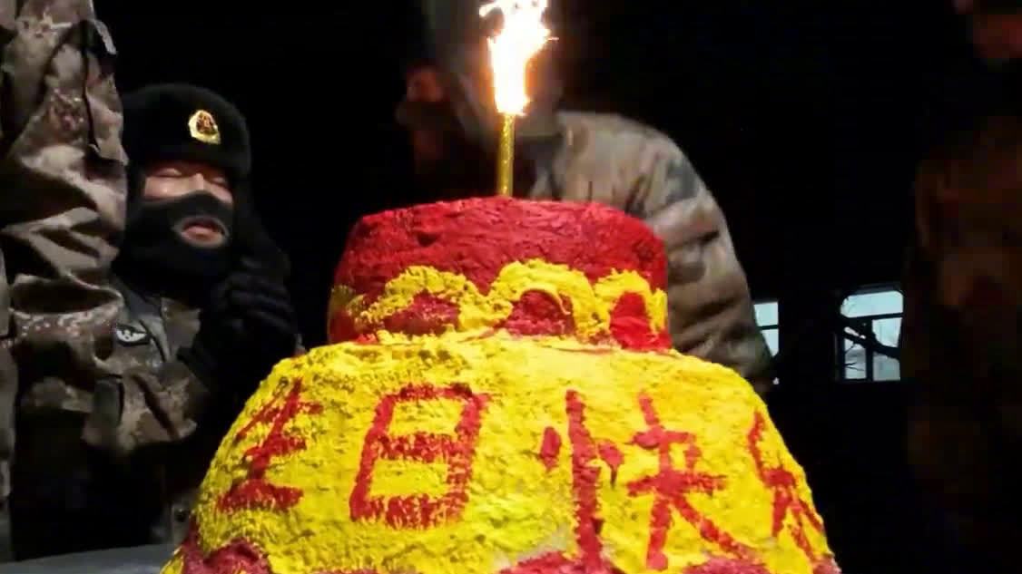 #中国人的故事#【零下35℃的边防哨所,别致的生日蛋糕让人笑中带泪】“你知道为什么大家给你