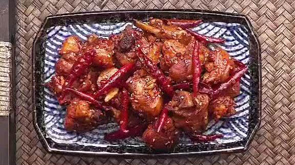 参考夜宵【麻辣鸡块做法】好吃的麻辣鸡块,非常下饭,做法简单,喜欢就get!