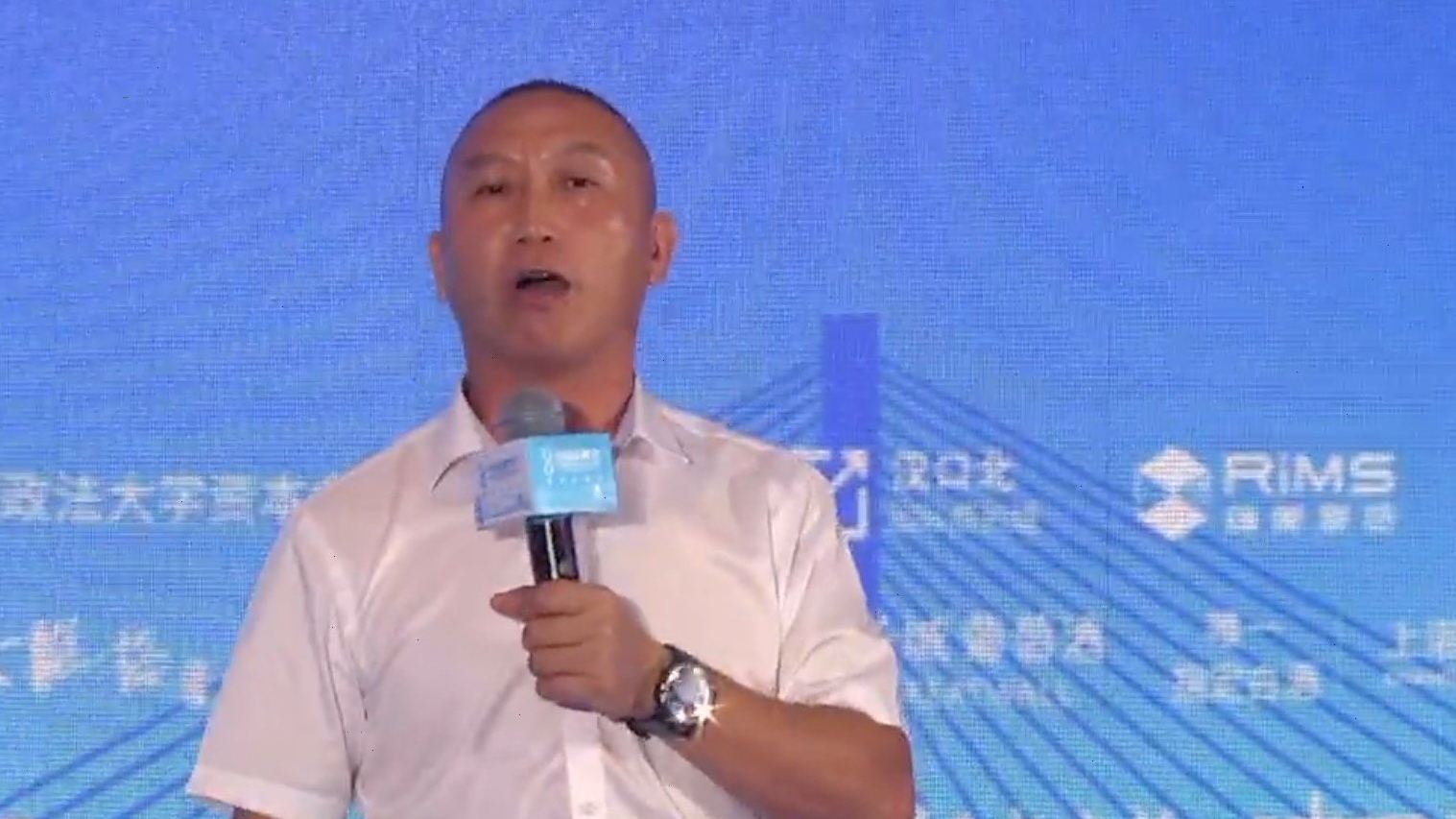 【周黑鸭创始人周富裕:欺骗只能得到一时的发展 唯有真诚才能到永久】近日,在2020第十四届