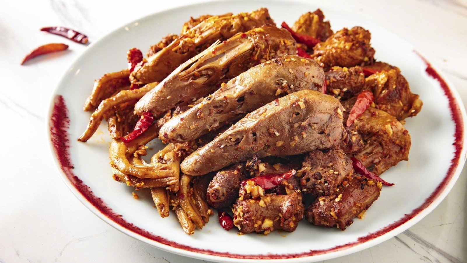 【麻辣鸭四件】吃鸭头啃鸭脖,再来个鸭掌和鸭翅,这份台台秘制的麻辣鸭四件,你必须拥有!没事啃
